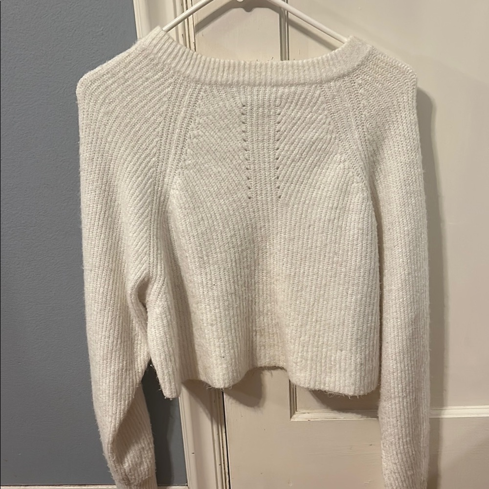 White Crew Neck Cropped Sweater with Long Sleeves